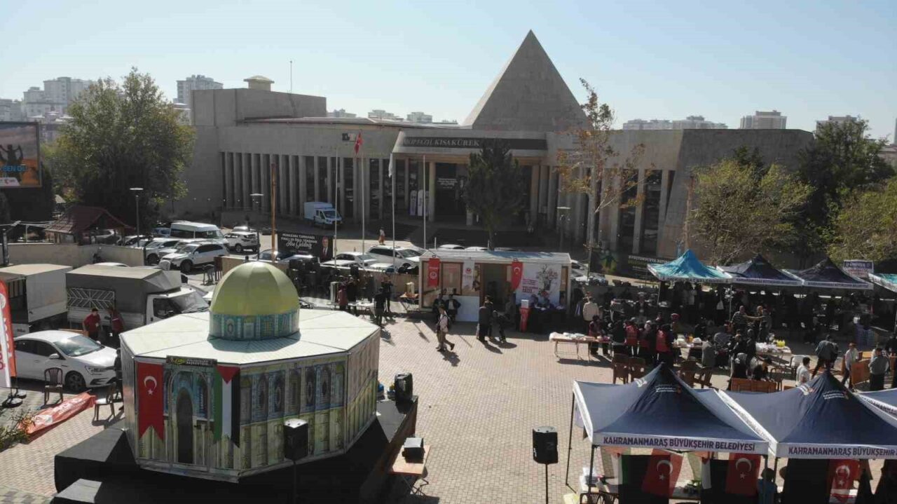 Kahramanmaraş'ta, Önder İmam Hatipliler Derneği tarafından Gazze'ye gelir desteği sağlamak