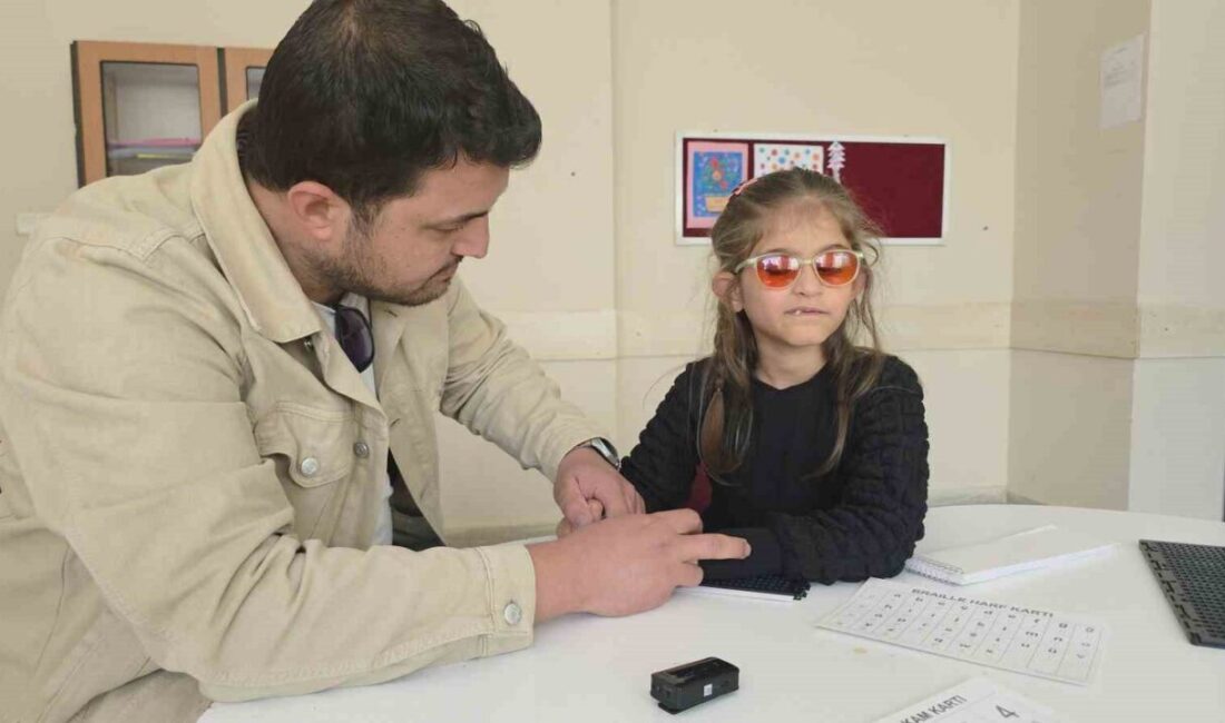 İzmir’in Tire ilçesinde yaşayan yüzde 90 görme engelli 2. sınıf