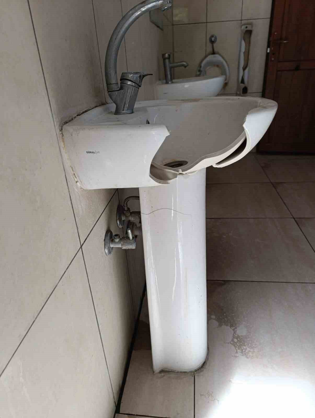 Bilecik'in Vezirhan Beldesi'ndeki Yeni Camii'nin lavabolarını kırdığı tespit edilen İbrahim