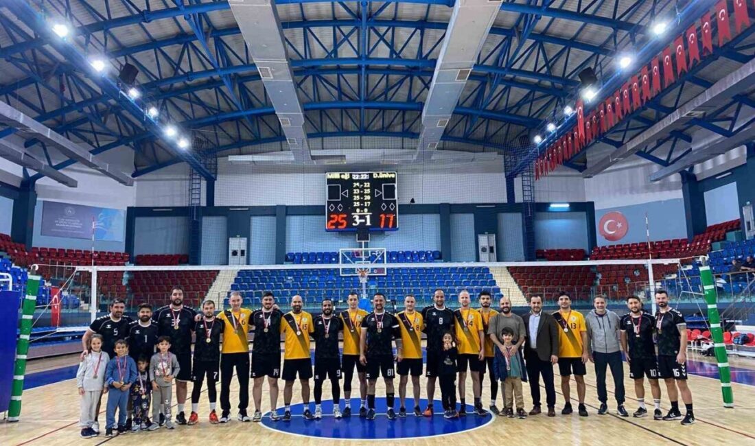 Düzce'de düzenlenen kamu spor oyunları voleybol müsabakalarında Düzce İl Milli