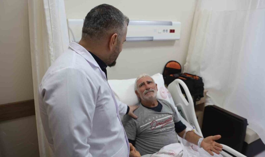 Konya’da Kamyon Düşmesi Sonucu Pelvis Kemiği Kırılan 67 Yaşındaki Mehmet Coşkun, 2 Saatlik Ameliyatla Tedavi Edildi Konya'nın Ilgın ilçesinde, 67 yaşındaki Mehmet Coşkun, çadır çekerken kamyondan