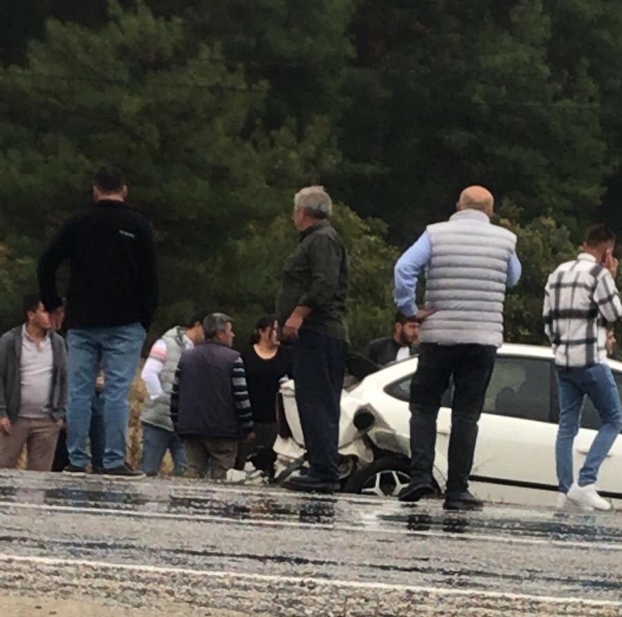 Denizli'nin Buldan ilçesinde meydana gelen trafik kazasında, Manisa yönüne giden