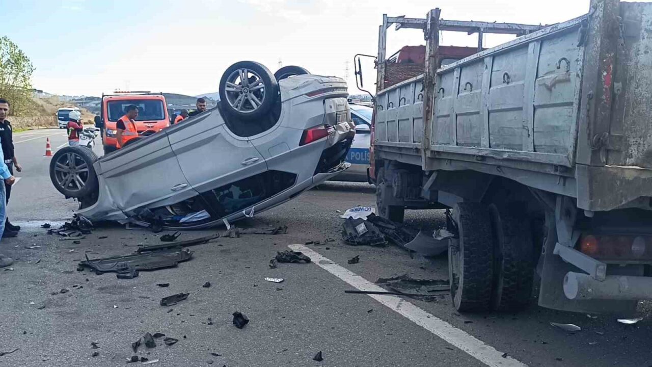 Sancaktepe'de Seyde Okuyucu'nun kullandığı otomobil, Orhan Özdemir'in kullandığı kamyonete çarptı