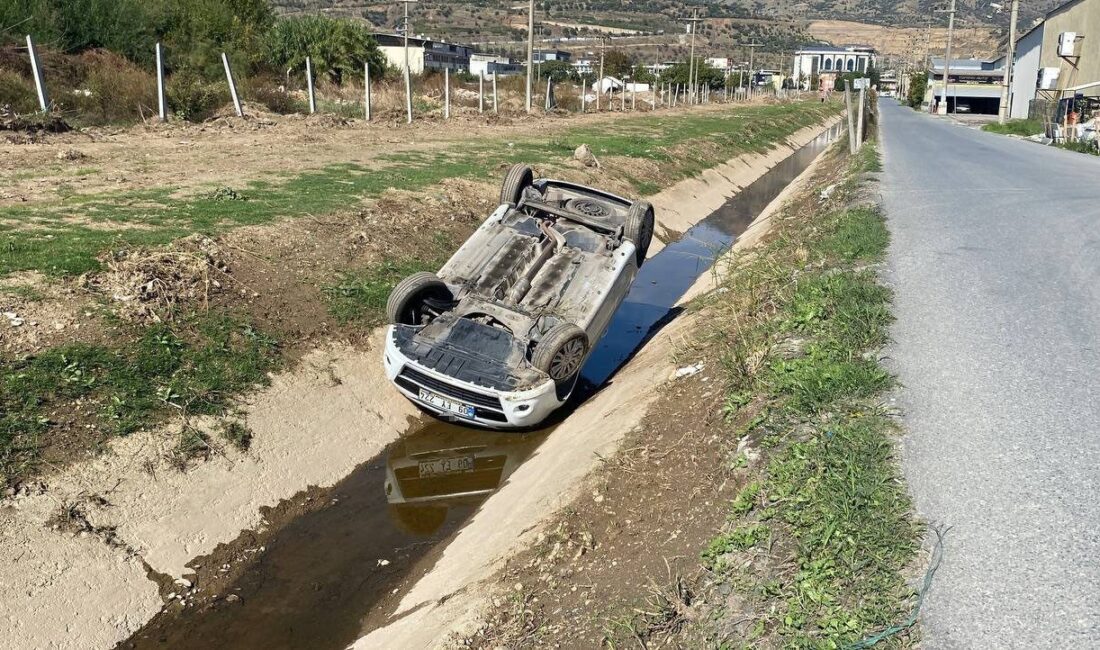 Efeler’de Direksiyon Hakimiyetini Kaybeden Otomobil Kanalda Ters Döndü, Sürücü ve Eşi Yaralanmadan Kurtuldu Aydın'ın Efeler ilçesinde S.M. yönetimindeki otomobil, direksiyon hakimiyetini kaybederek kanala