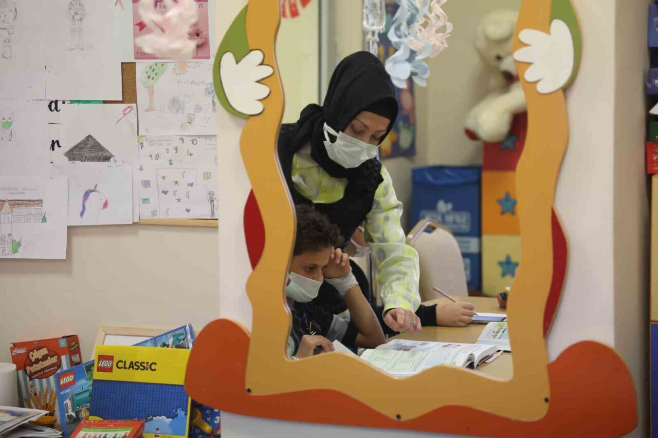 Meme Kanserini Yenerek Çocuklara Eğitim Veren Öğretmen: Hatice Karakışla’nın Umut Hikayesi