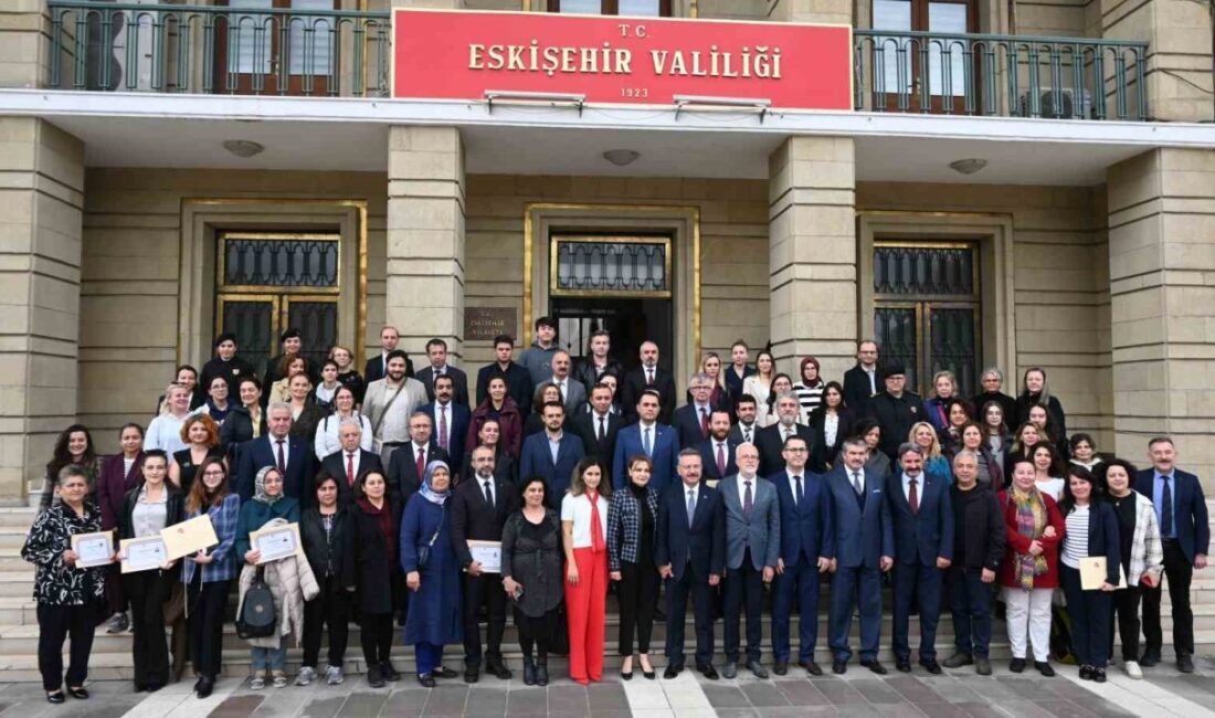 Eskişehir’de Kadın Sağlığı Eğitimi Projesi Toplantısında Kanserle Mücadelede Erken Teşhis Vurgusu Yapıldı Eskişehir'de düzenlenen "Kadın Sağlığı Eğitimi Projesi" toplantısında Fatma Aktan ve
