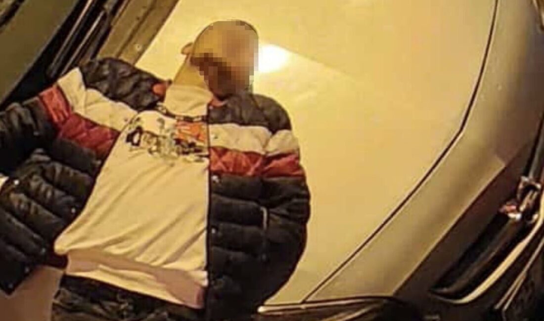 Samsun’da Avizeci Dükkanında Uyuyan Hırsız, Görüntüsüyle Şaşırttı ve Polis Tarafından Yakalandı Samsun’un İlkadım ilçesinde 23 yaşındaki D.A., bir avizeci dükkanının camını