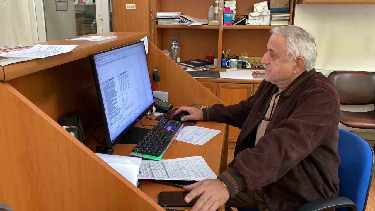 Hopa'da esnaf Yüksel Yeğen, kapıda kredi kartıyla yaptığı 1.090 TL'lik