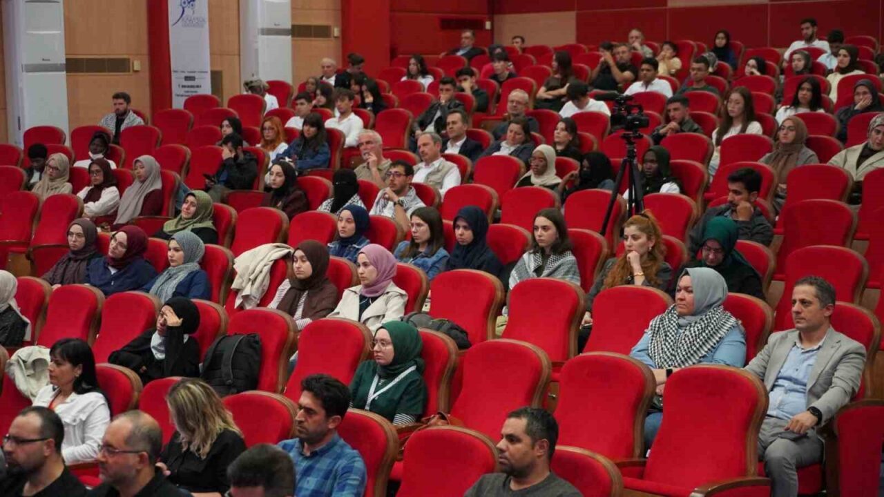 Karabük Üniversitesi'nde, Gazze'deki insani krize dikkat çekmek amacıyla "Gazze'de Çocuk