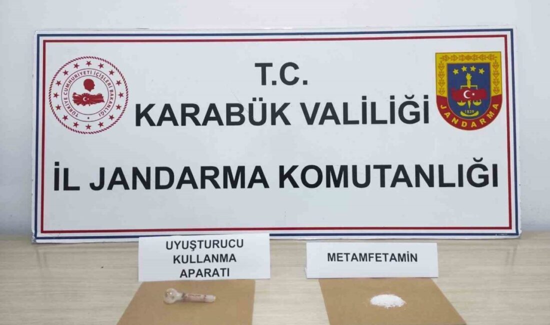 Karabük'te düzenlenen uyuşturucu operasyonunda, 3 kişi gözaltına alındı. Jandarma ekipleri,