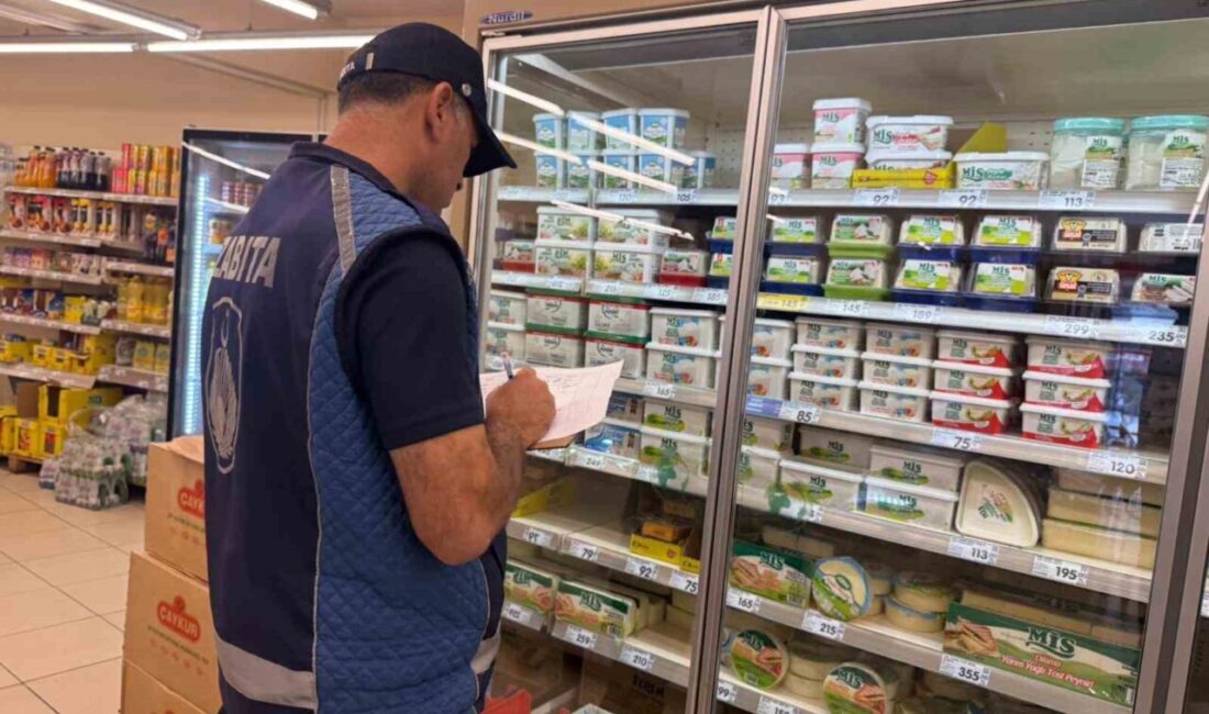 Karabük’te Zabıta Ekipleri Marketlerde Fiyat Denetimleri Yaparak Tüketici Haklarını Koruyor Karabük Belediyesi Zabıta Müdürlüğü, marketlerde fiyat, etiket ve son kullanma