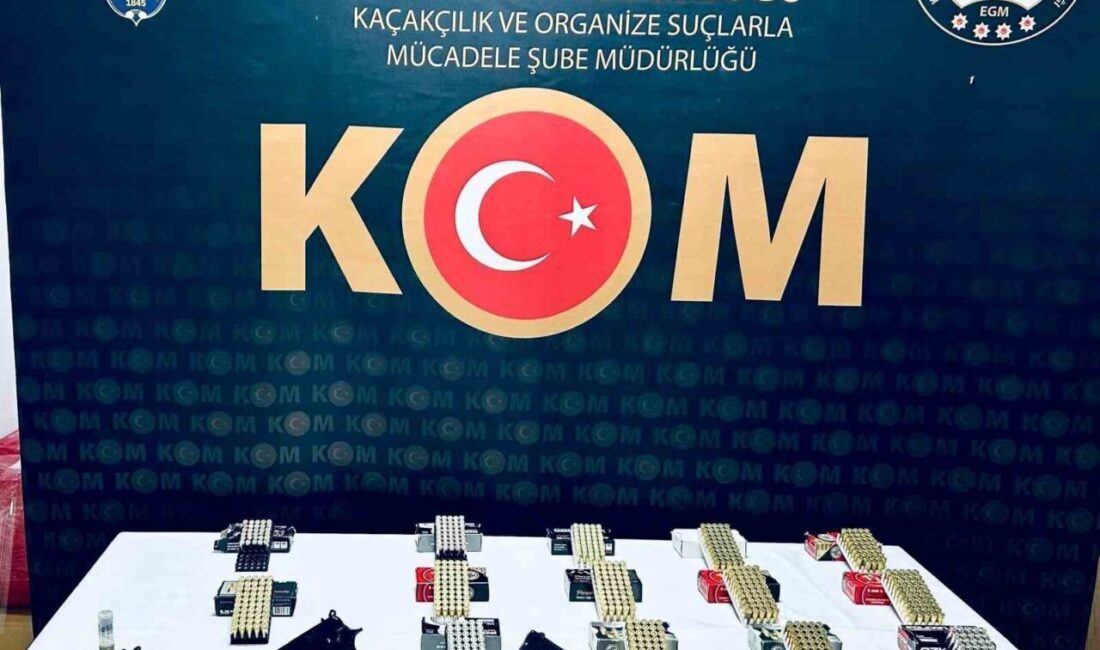 Karabük'te Emniyet Müdürlüğü KOM ekipleri, iki adrese düzenledikleri operasyonda 4