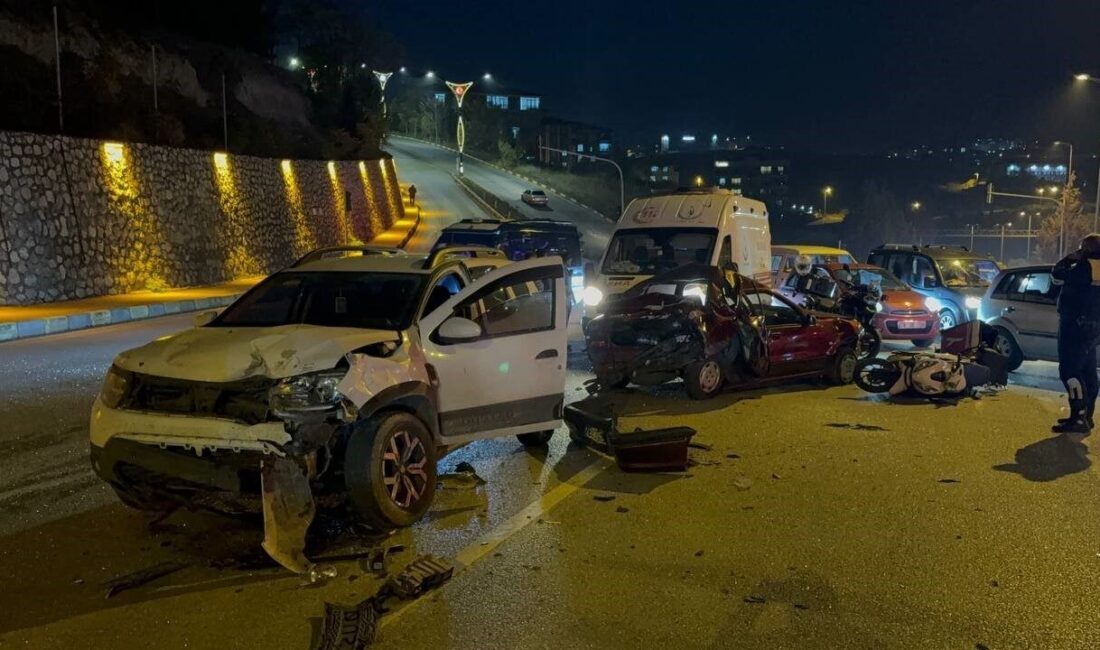 Karabük’te Dört Araçlı Zincirleme Trafik Kazasında Üç Kişi Yaralandı Karabük'te meydana gelen zincirleme trafik kazasında üç kişi yaralandı. Bulak