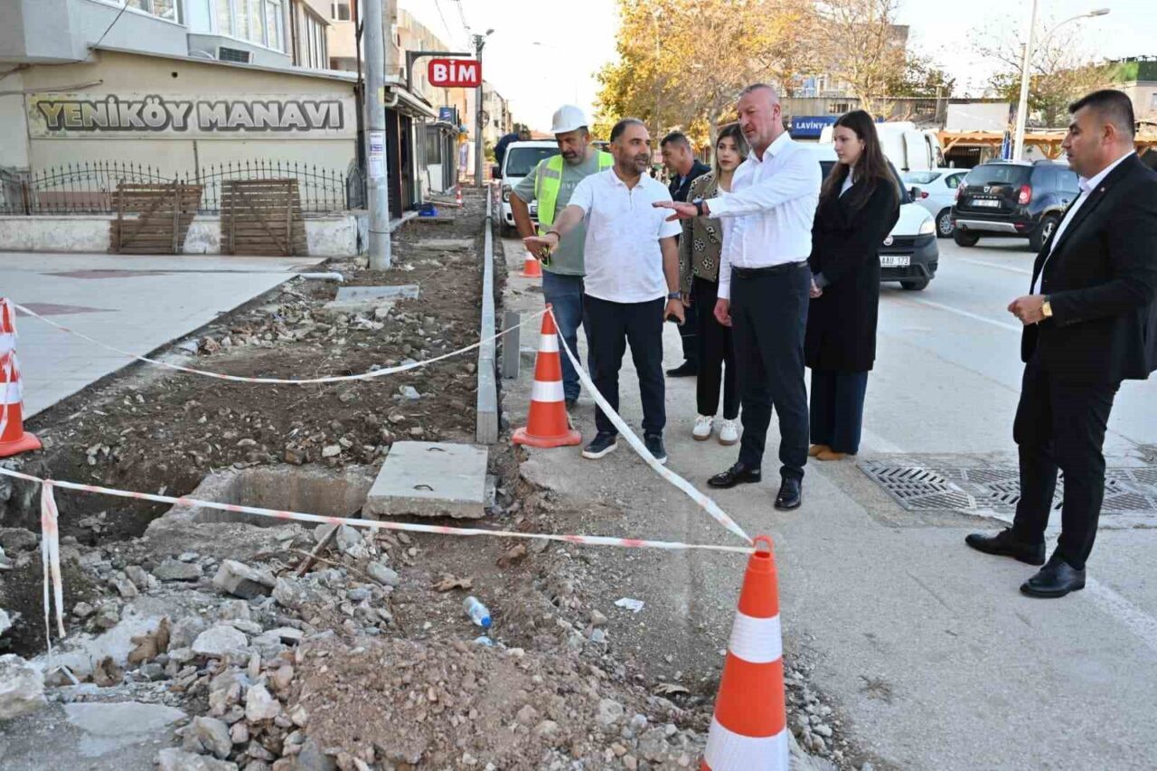Karacabey Belediyesi, Yeniköy'de yürütülen yol ve kaldırım yenileme çalışmalarında sona