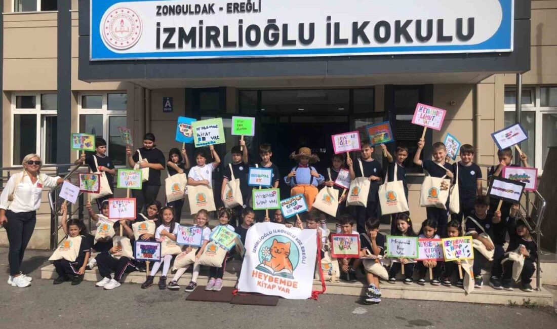 Zonguldak'ın Ereğli ilçesindeki İzmirlioğlu İlkokulu 3/B sınıfı, "Heybemde Kitap Var"