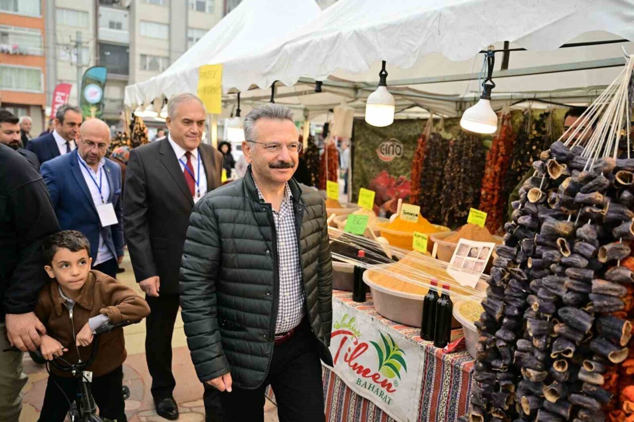 Eskişehir'de düzenlenen 'Kültür ve Muhlama Festivali', Vali Hüseyin Aksoy'un katılımıyla