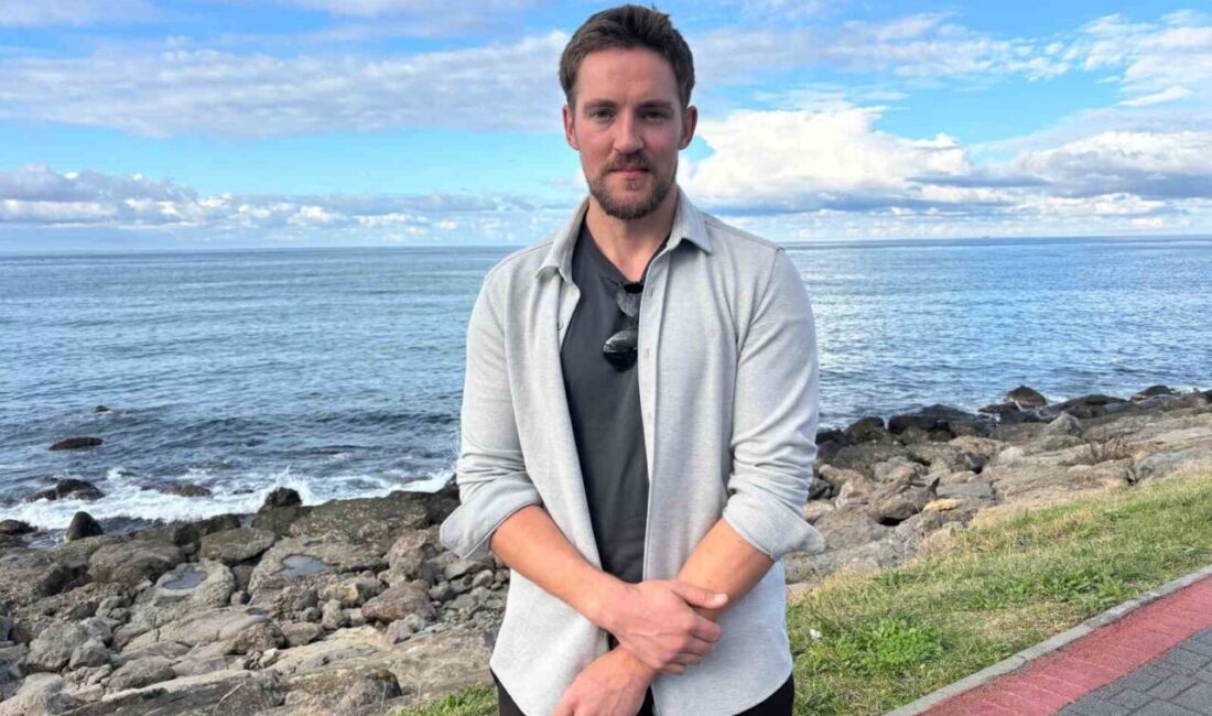 Michael Morann: Karadeniz, Wingsuit Sporunun Yeni Cazibe Merkezi Oluyor İrlandalı wingsuit sporcusu Michael Morann, Türkiye'deki Karadeniz bölgesinde gerçekleştirdiği etkileyici