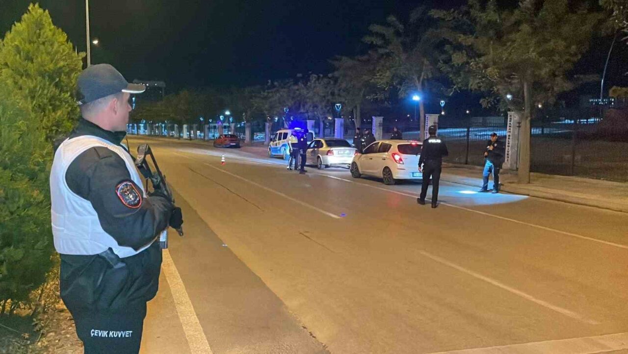 Karaman İl Emniyet Müdürlüğü, şehir merkezinde geniş kapsamlı asayiş denetimleri