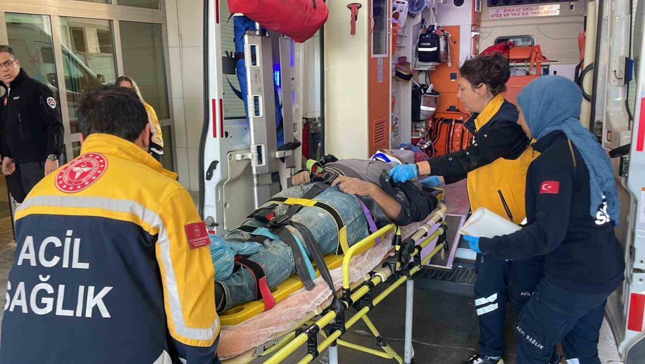 Karaman’da İnşaatta Çalışan Yabancı Uyruklu İşçi 2. Kattan Düşerek Yaralandı