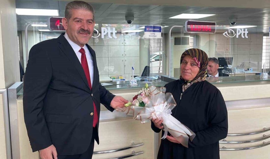 PTT, 185. Yıl Dönümünde 185. Müşterisini Ödüllendirdi PTT, 185’inci kuruluş yıl dönümünde Karaman’da 185’inci müşterisi Gülsüm Atik’i