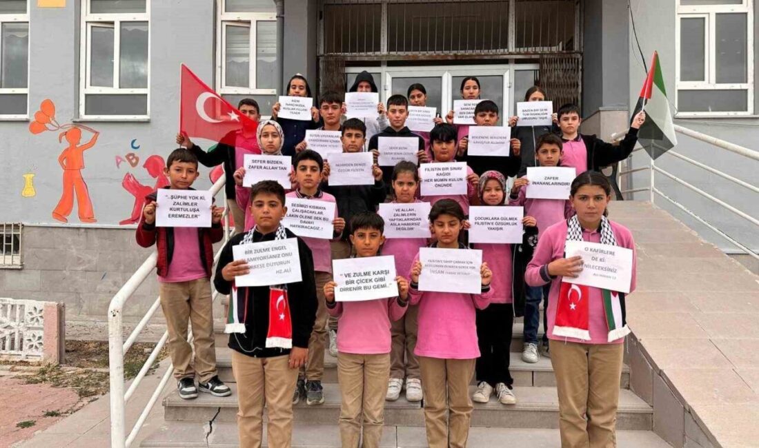 Konya'nın Karapınar ilçesindeki Kepez İlk-Ortaokulu öğrencileri, Filistin'deki insan hakları ihlallerine