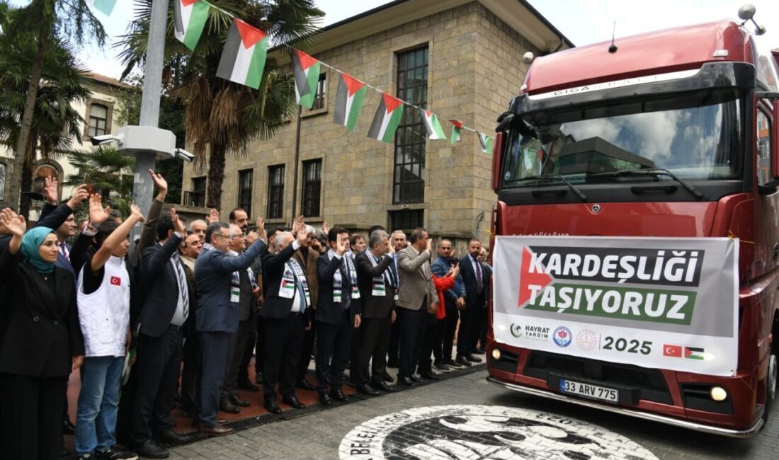 Trabzon'da, 250 ton insani yardım malzemesi, 10 tırla Gazze'ye dualar