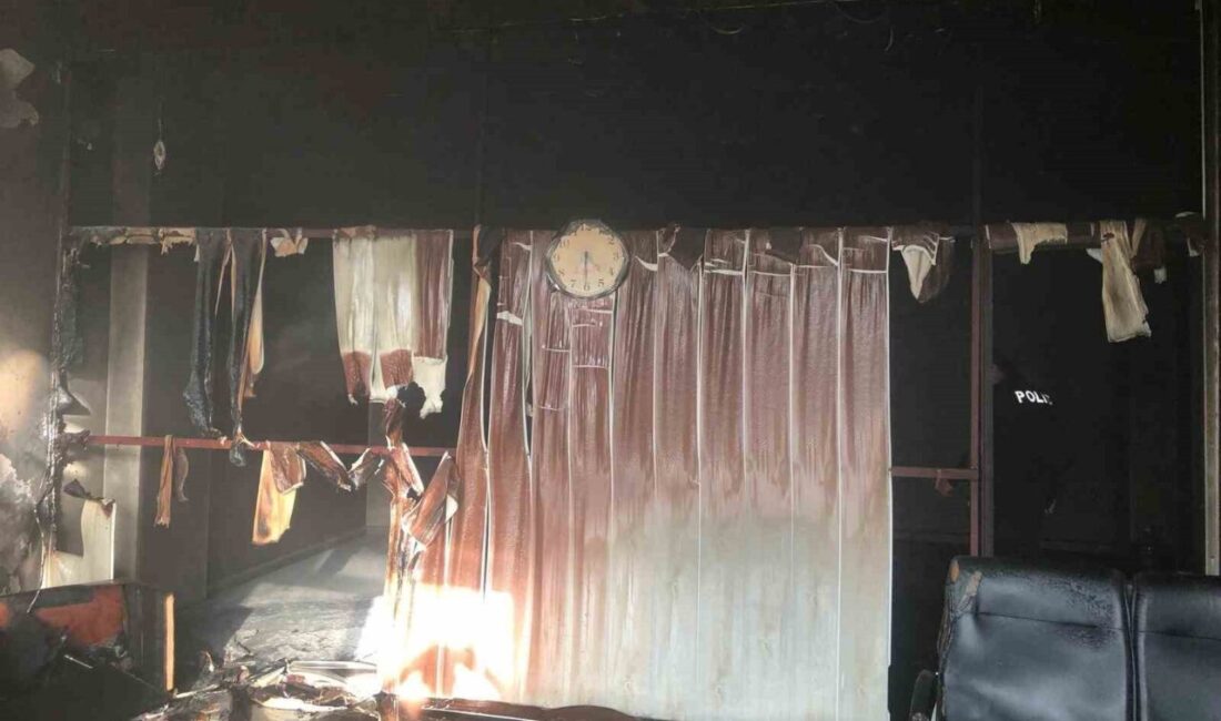 Aydın'ın Karpuzlu ilçesindeki bir iş yerinde çıkan yangın, alevlerin hızla