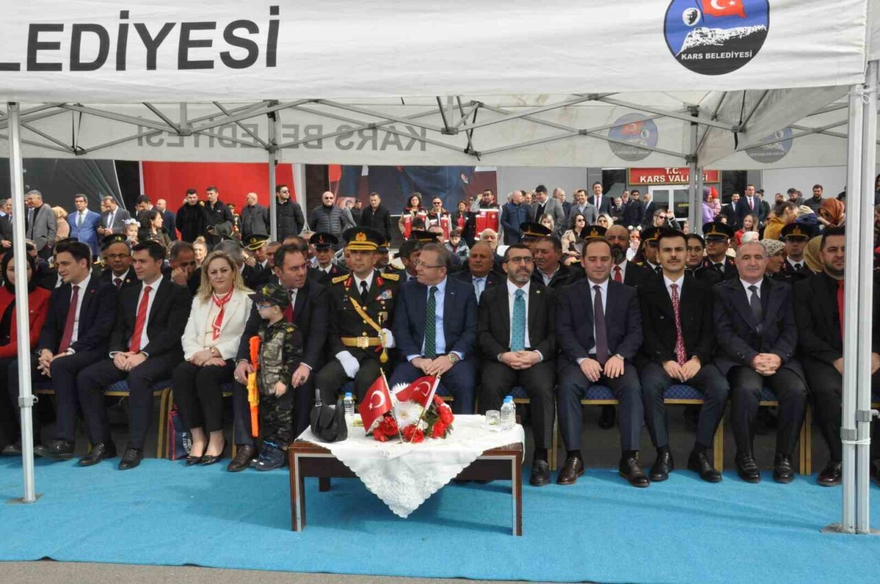 Kars’ta 29 Ekim Cumhuriyet Bayramı, Hükümet Konağı'nda düzenlenen törenle coşkuyla