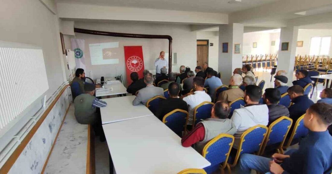 Kars'ta hayvan yetiştiricilerine yönelik eğitimler sürüyor. İl Tarım ve Orman
