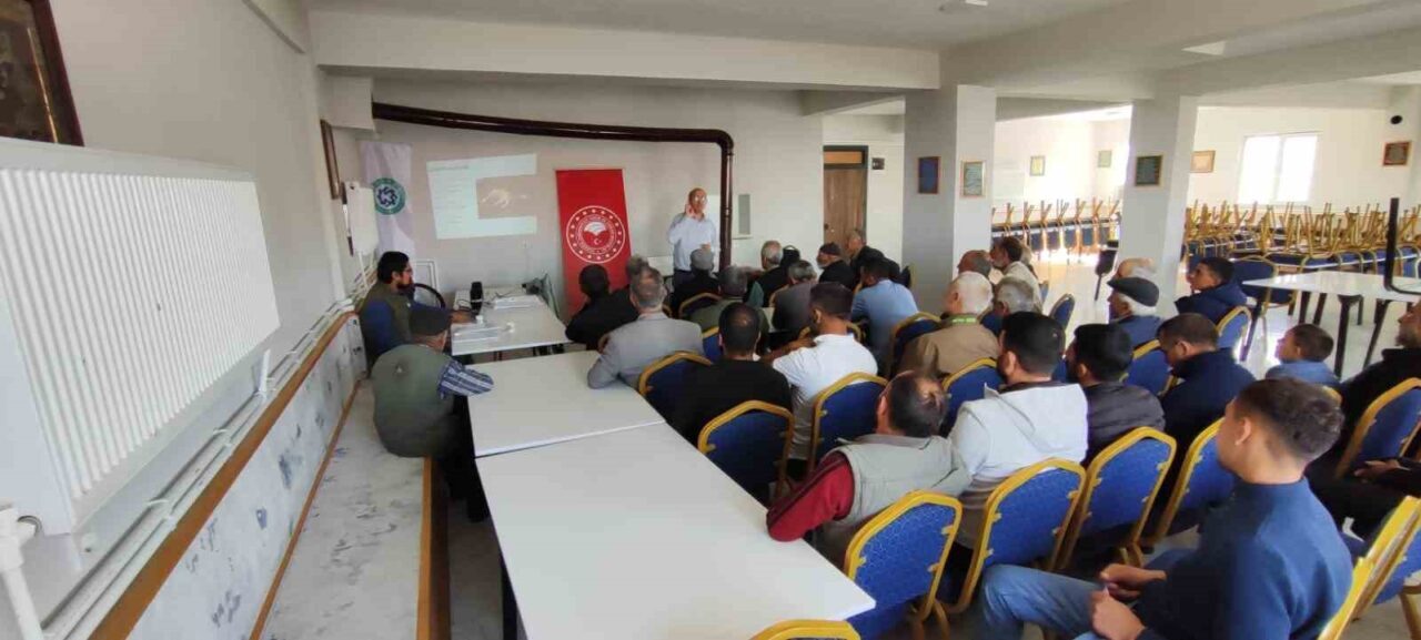 Kars'ta hayvan yetiştiricilerine yönelik eğitimler sürüyor. İl Tarım ve Orman