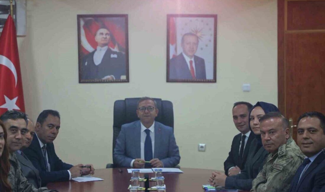 Kars'ta Vali Ziya Polat başkanlığında düzenlenen Kadına Yönelik Şiddetle Mücadele