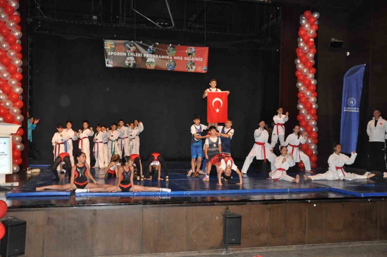 Kars’ta düzenlenen "Sporun Enleri Ödül Töreni" coşkuyla gerçekleşti. Tuncay Altunterim