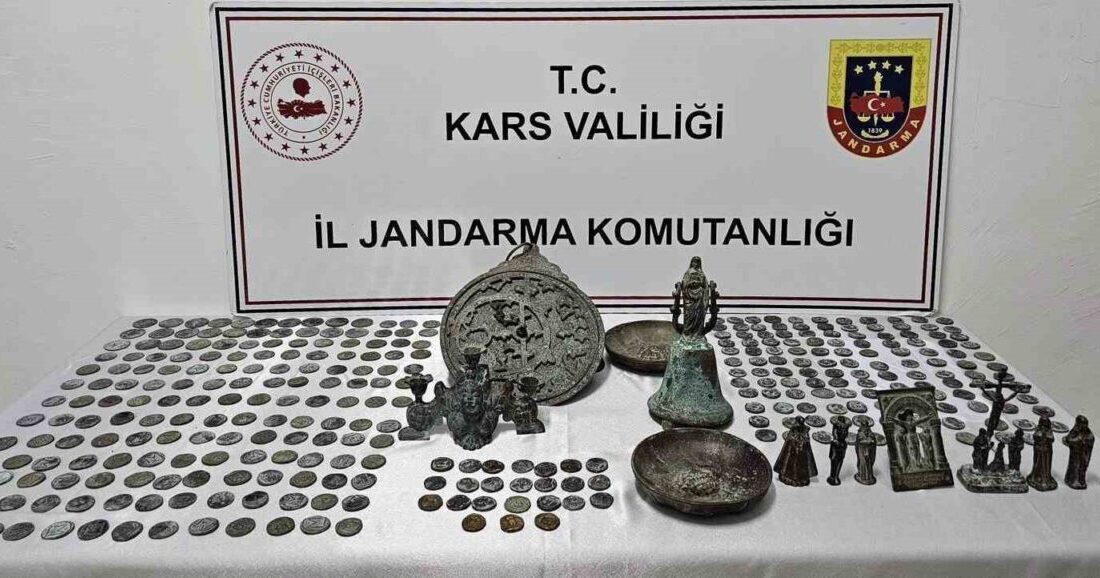 Kars'ın Sarıkamış ilçesinde gerçekleştirilen tarihi eser kaçakçılığı operasyonunda, 5 kişi