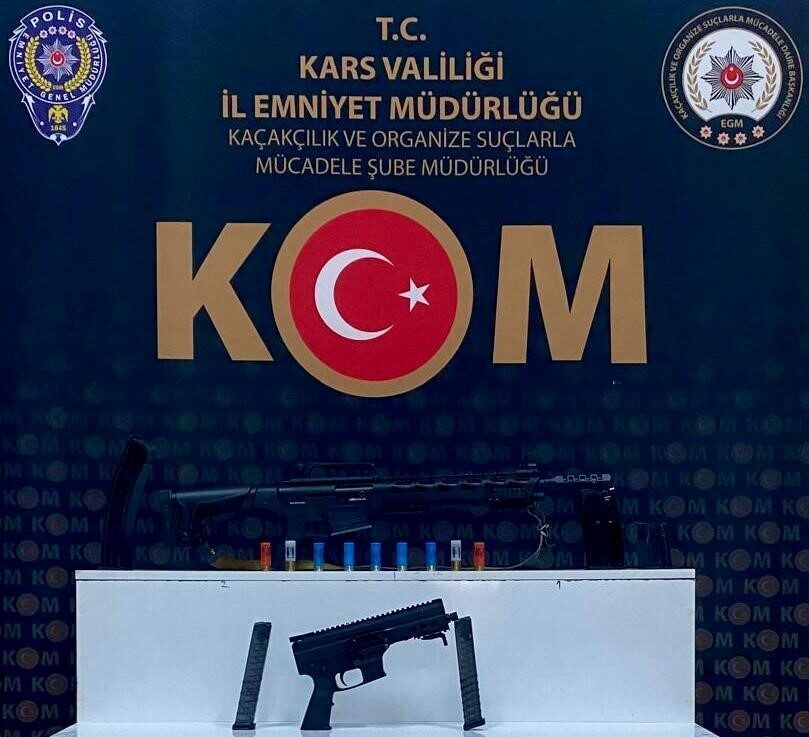 Kars'ta silah ticaretine yönelik operasyonda, uzun namlulu silah ve diğer