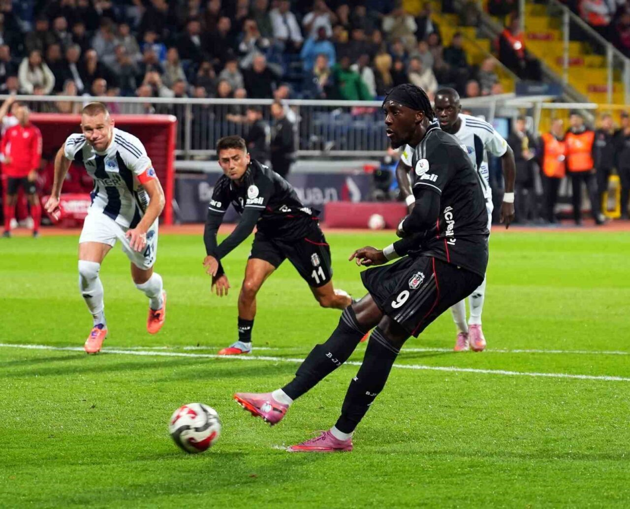 Beşiktaş, Kasımpaşa ile 1-1 berabere kaldığı maçta Tammy Abraham, bu