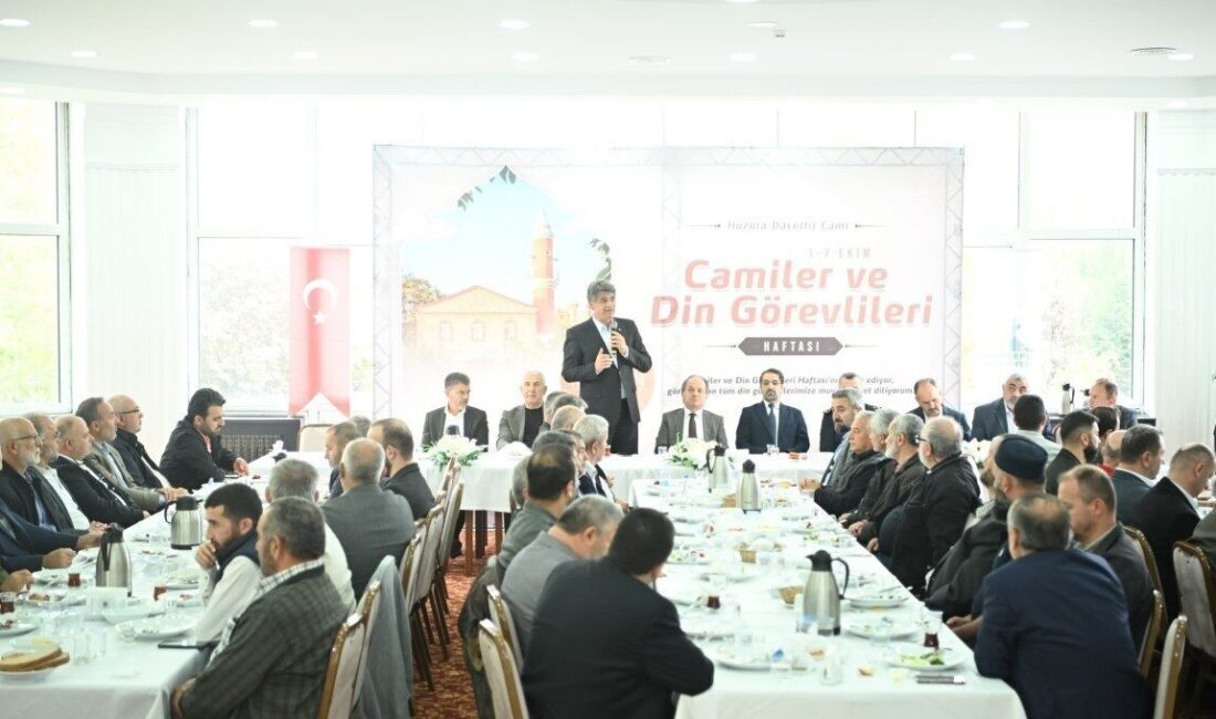 Kartepe'de "Camiler ve Din Görevlileri Haftası" etkinliği yapıldı. Programa Kartepe