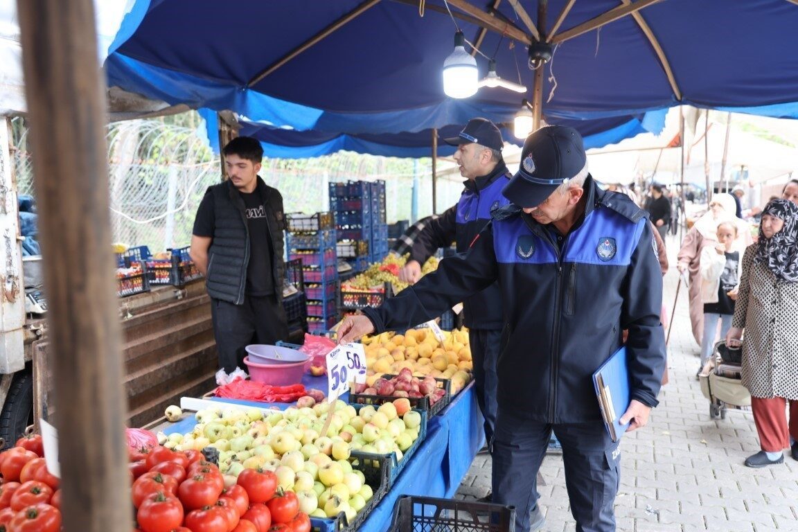 Kartepe Belediyesi Zabıta Müdürlüğü, semt pazarlarında hijyen, fiyat etiketleri ve