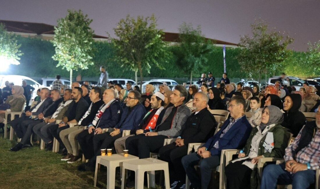 Kartepe'de, "Sessiz Çığlık" belgeseli gösterildi. Etkinlikte Gazze için dualar edilirken,