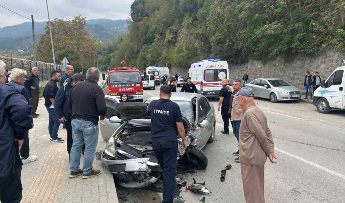 İnebolu’da İki Araç Çarpıştı, 4 Yaralı Hastaneye Sevk Edildi Kastamonu’nun İnebolu ilçesinde meydana gelen trafik kazasında iki otomobil çarpıştı.