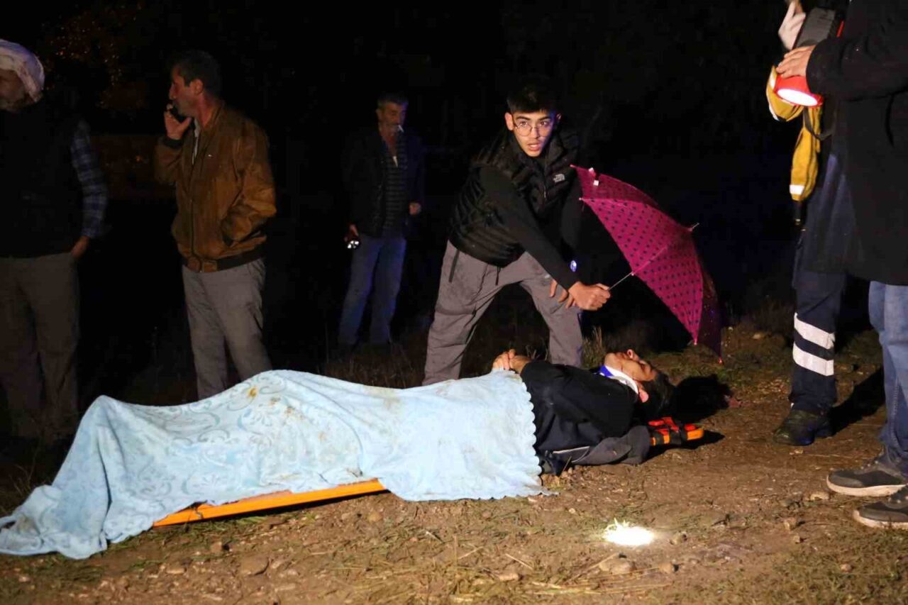 Kastamonu'nun Taşköprü ilçesinde Sinop'tan gelen turistleri taşıyan midibüs devrildi. Kazada