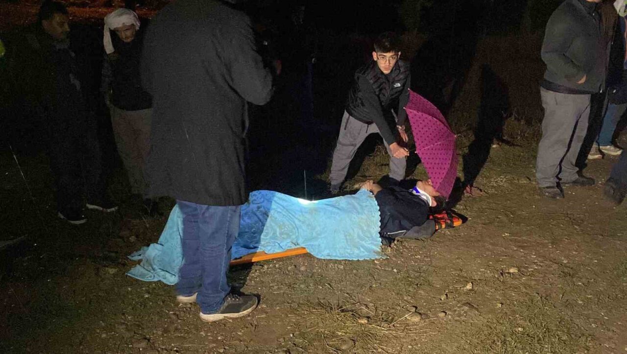 Kastamonu-Taşköprü yolunda Sinop'tan dönen tur midibüsü, Alatarla mevkiinde kontrolden çıkarak
