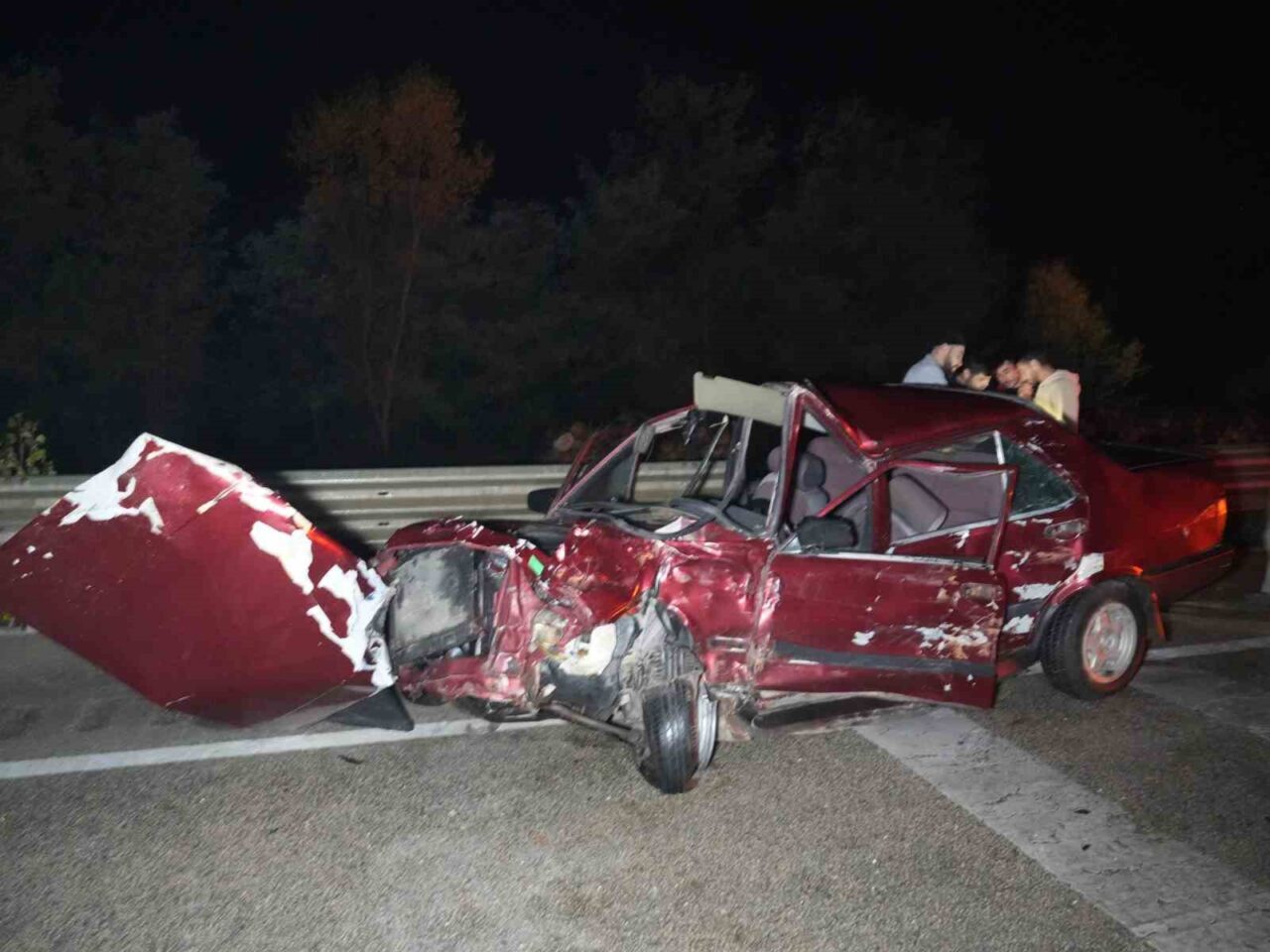 Kastamonu-İnebolu Karayolunda Üç Araçla Gerçekleşen Zincirleme Trafik Kazasında Tofaş Otomobil Hurdaya Döndü