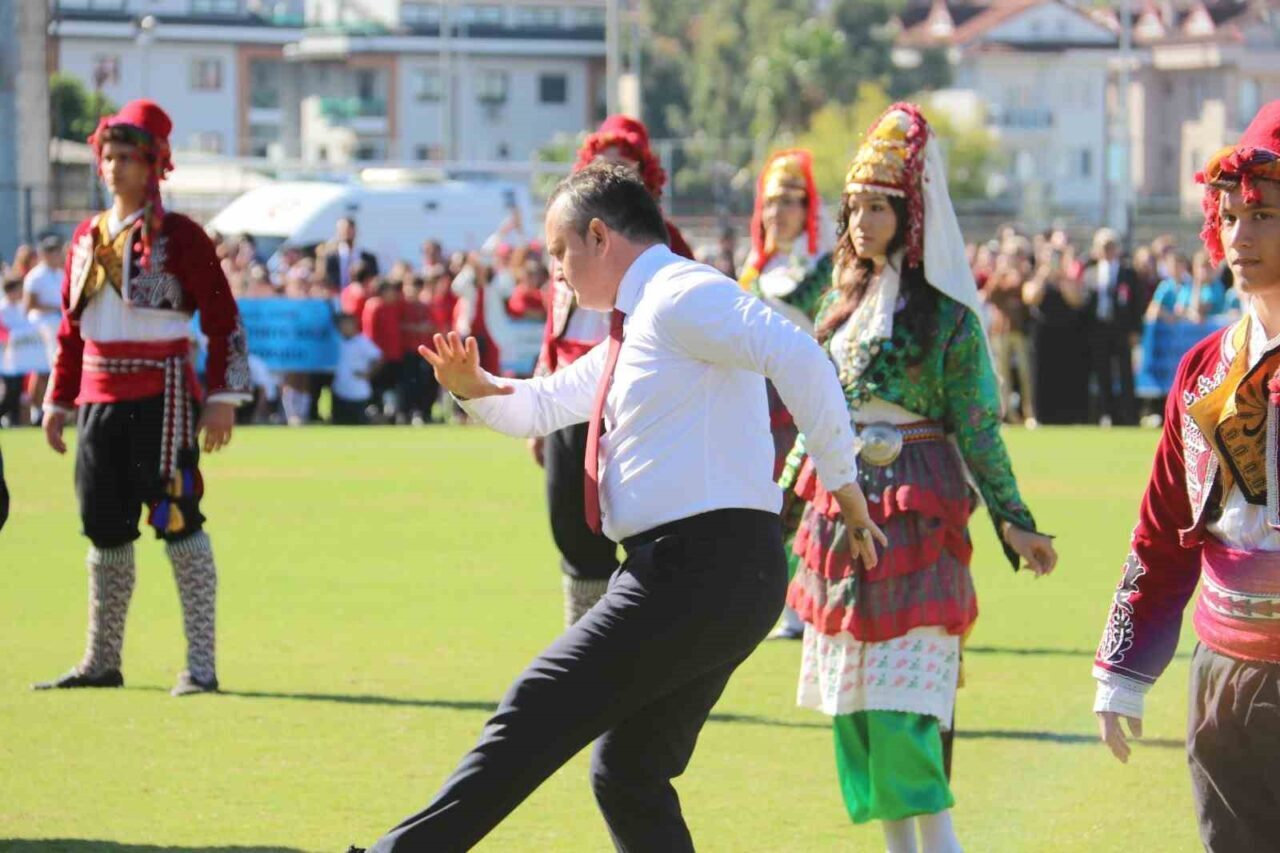 Fethiye, 29 Ekim Cumhuriyet Bayramı’nı büyük bir coşkuyla kutladı. Kaymakam