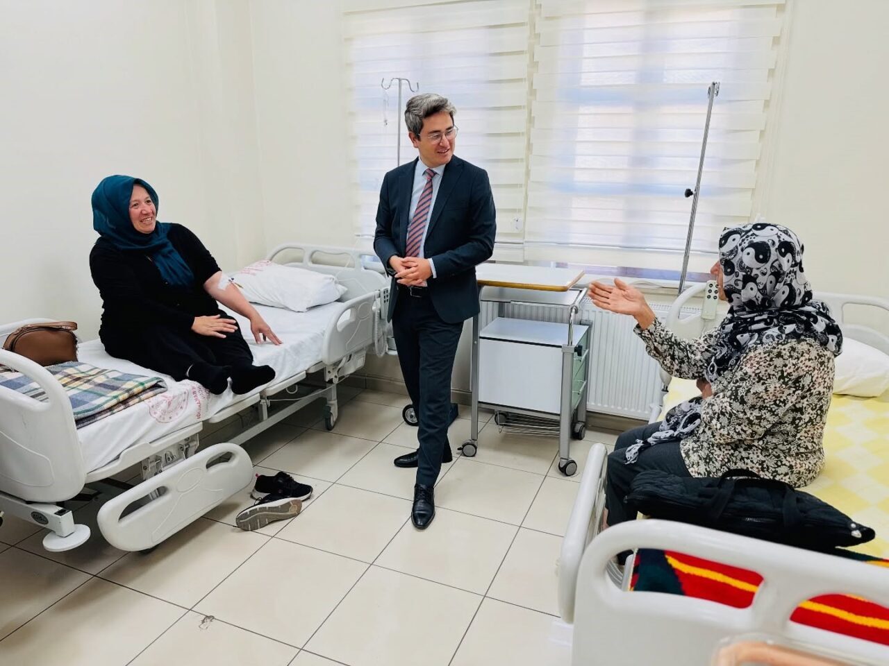 Kemaliye Kaymakamı Emirhan Arıkan, Kemaliye Bekir Tiryakioğlu İlçe Hastanesi'ni ziyaret