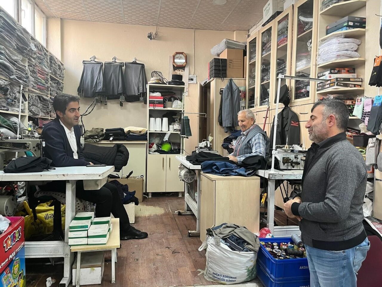 Sarıkamış Kaymakamı Enis Aslantatar, göreve gelmesinin ardından sürekli esnaf ziyaretleri