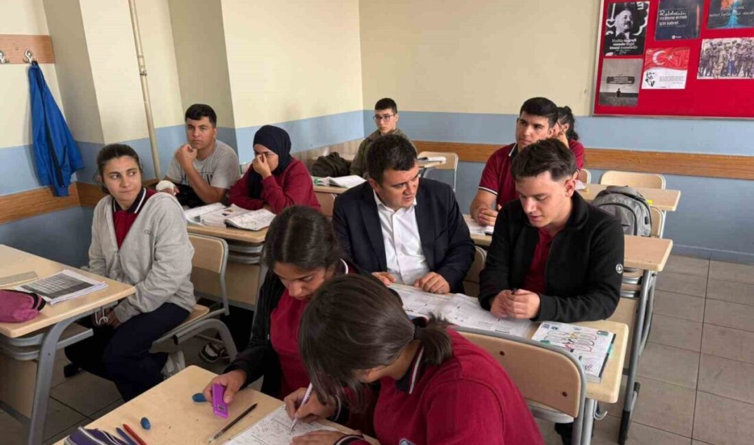 Patnos Kaymakamı Burak Dertlioğlu, İlçe Milli Eğitim Müdürü Zeynep Oğuz