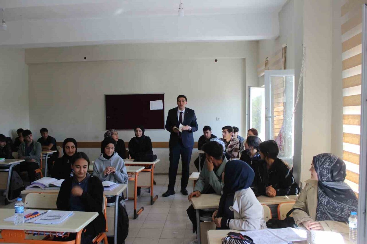 Karakoyunlu Kaymakamı Fatih Erdoğan, Ahmet Ali Dönmez Anadolu Lisesi'ni ziyaret