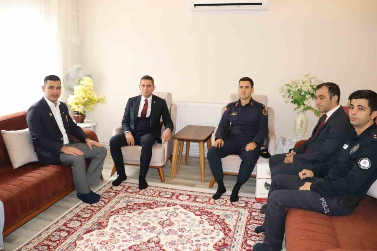 Manisa'nın Selendi ilçesine atanan Kaymakam Mücahit Enes Yıldız, göreve başlar