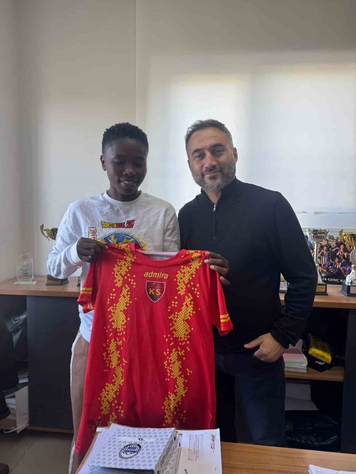 Kayseri Kadın Futbol Kulübü, yeni sezon öncesi Kafayat Bashiru ve