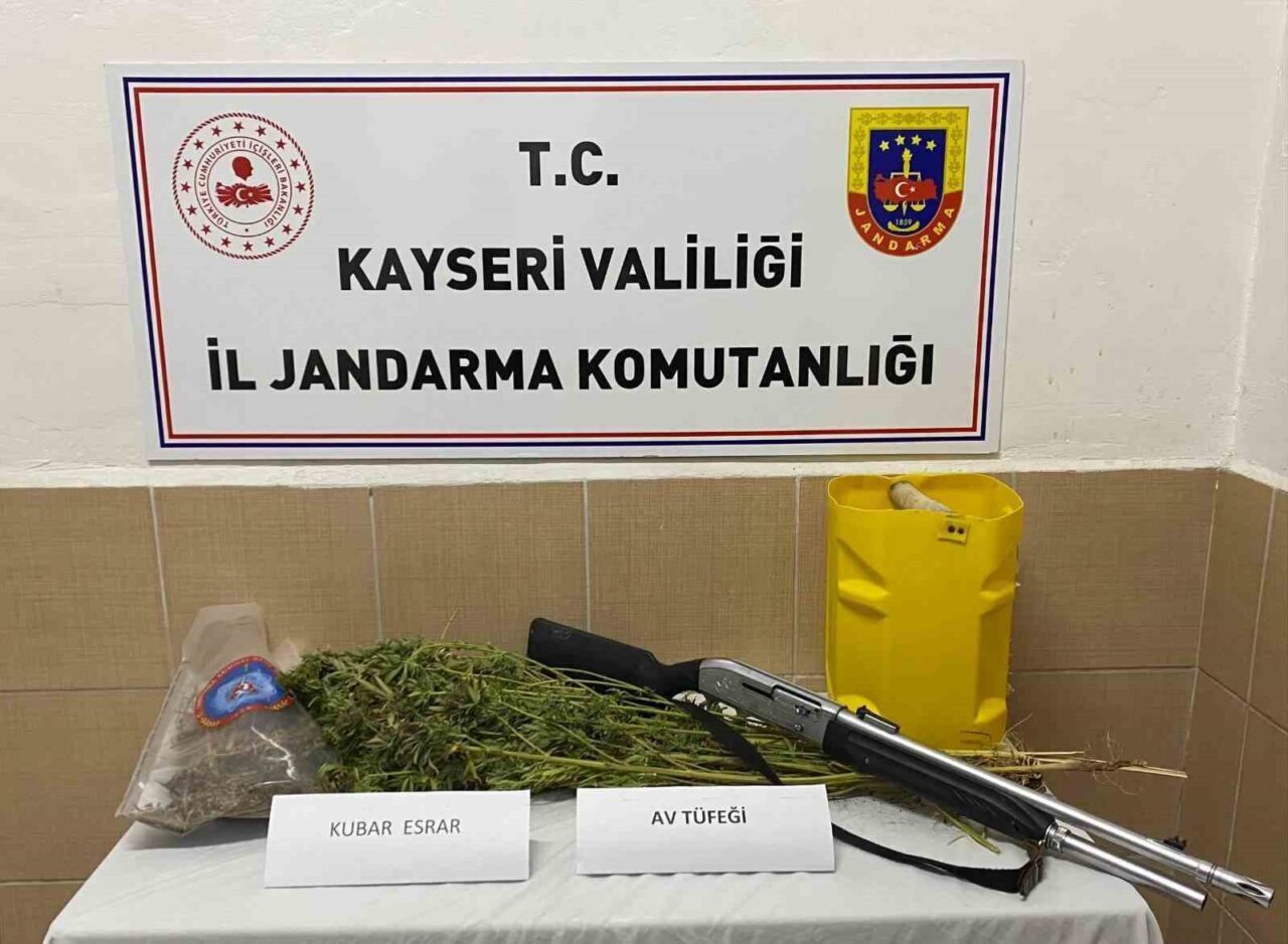 Kayseri'de jandarma, Özvatan ilçesinde A.K.'yu gözaltına aldı. Yapılan aramalarda 1